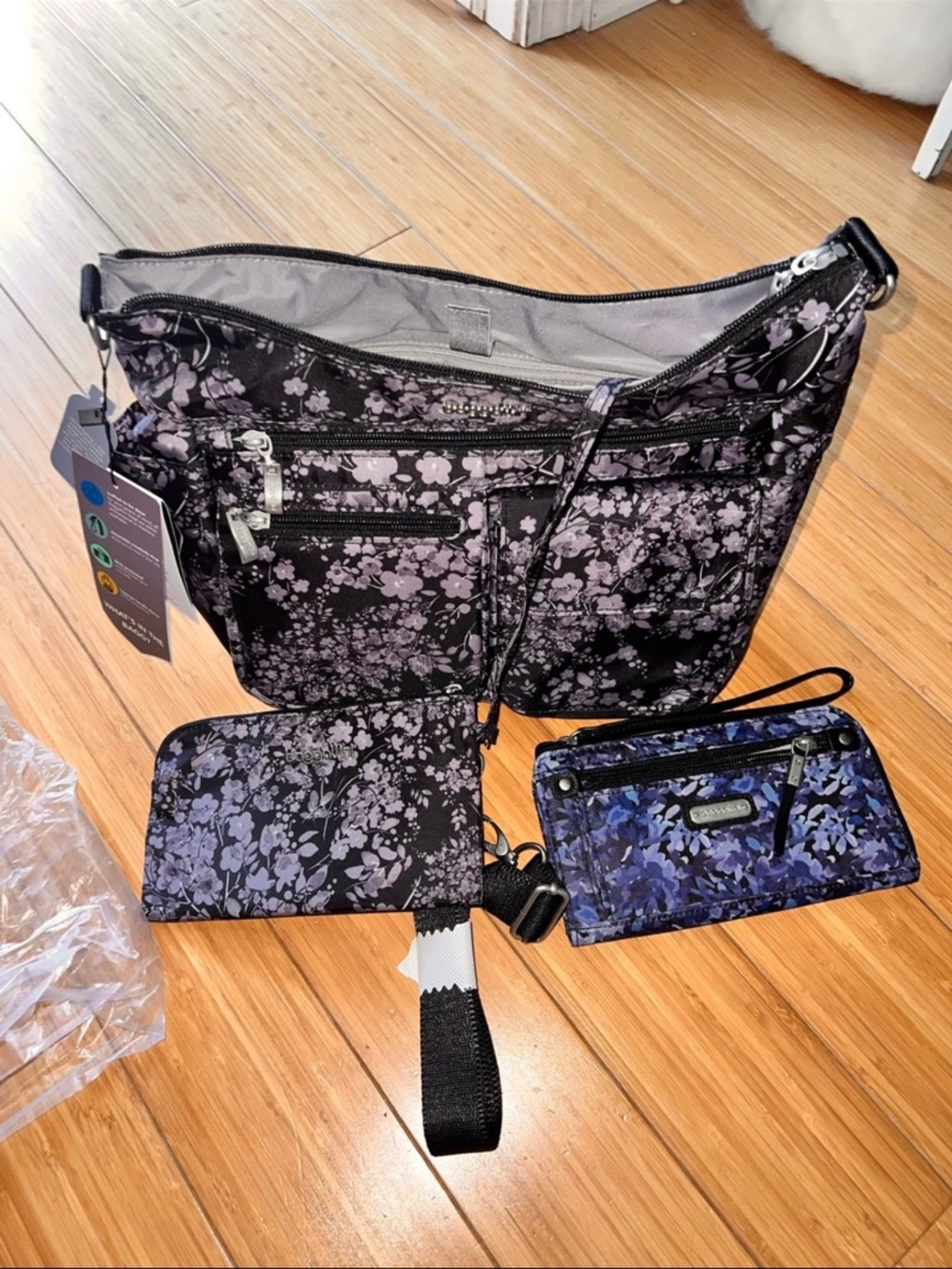 New Baggallini bagg, rfid wristlet & wallet Black hydrangea/indigo petal prints